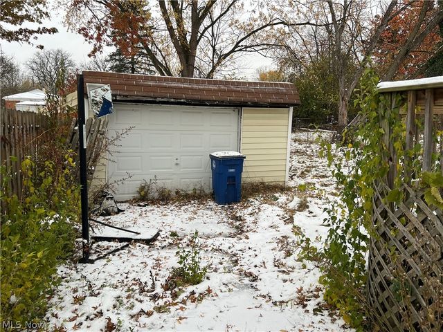 17001 Lipton Avenue, Cleveland, OH 44128