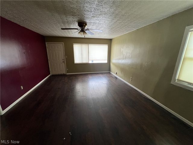 17001 Lipton Avenue, Cleveland, OH 44128