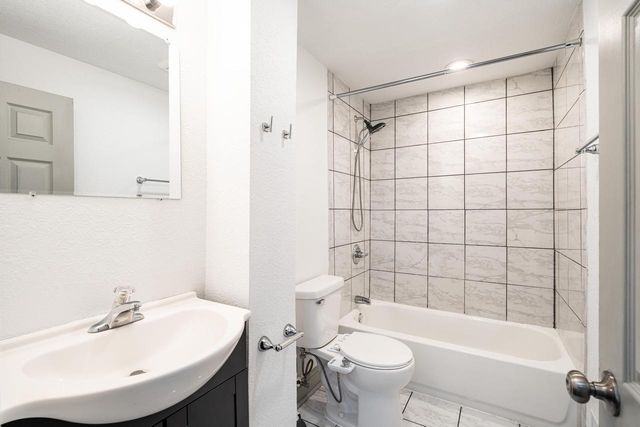 3405 W Wilbur AVENUE, Greenfield, WI 53221