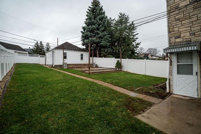 3405 W Wilbur AVENUE, Greenfield, WI 53221