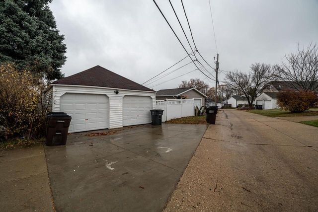 3405 W Wilbur AVENUE, Greenfield, WI 53221