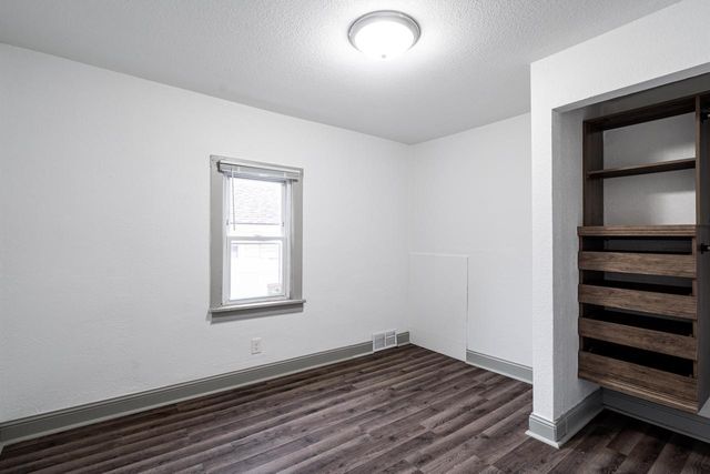 3405 W Wilbur AVENUE, Greenfield, WI 53221