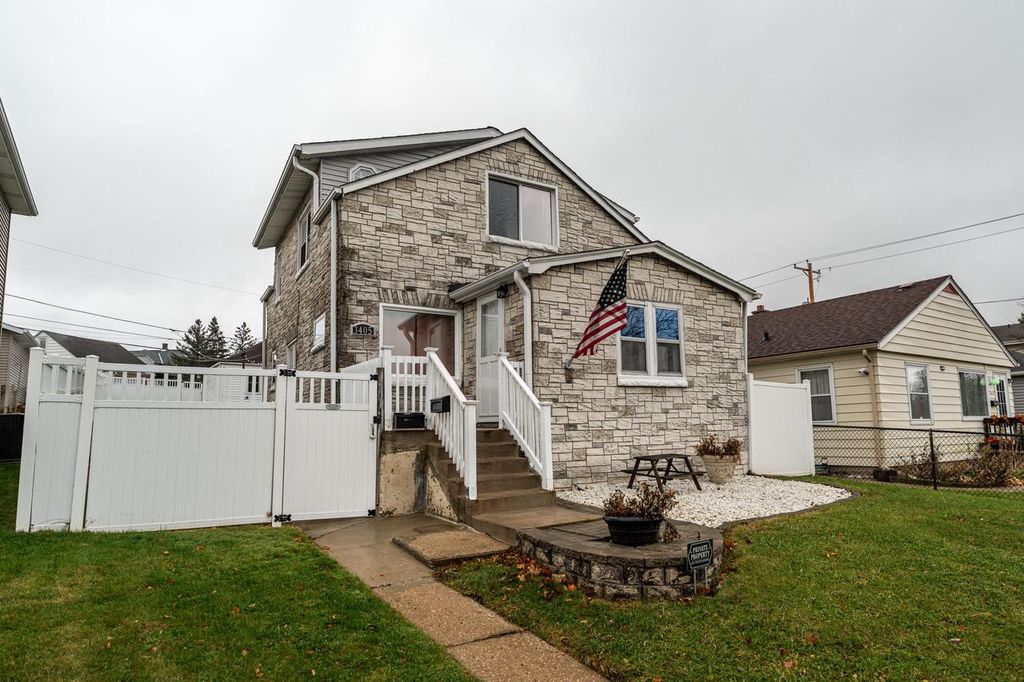 3405 W Wilbur AVENUE, Greenfield, WI 53221