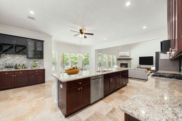 1904 Boulder Ridge Drive, Conroe, TX 77304