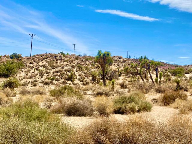 104 Bandera Road, Yucca Valley, CA 92284