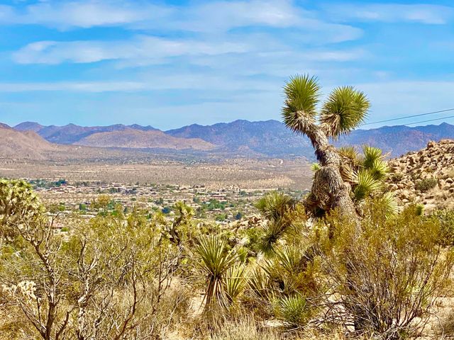104 Bandera Road, Yucca Valley, CA 92284
