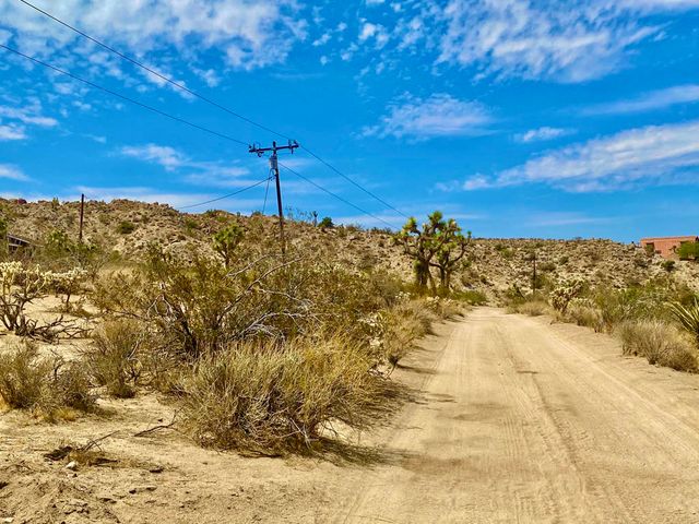104 Bandera Road, Yucca Valley, CA 92284