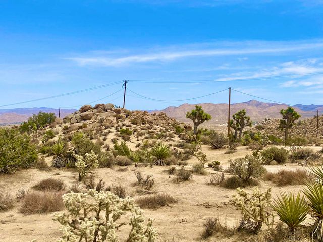 104 Bandera Road, Yucca Valley, CA 92284