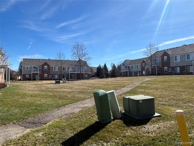 2204 Monarch Drive 61, Utica, MI 48316