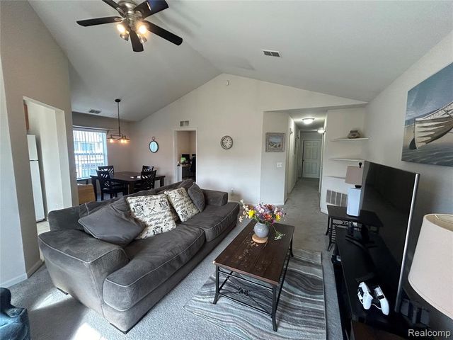 2204 Monarch Drive 61, Utica, MI 48316