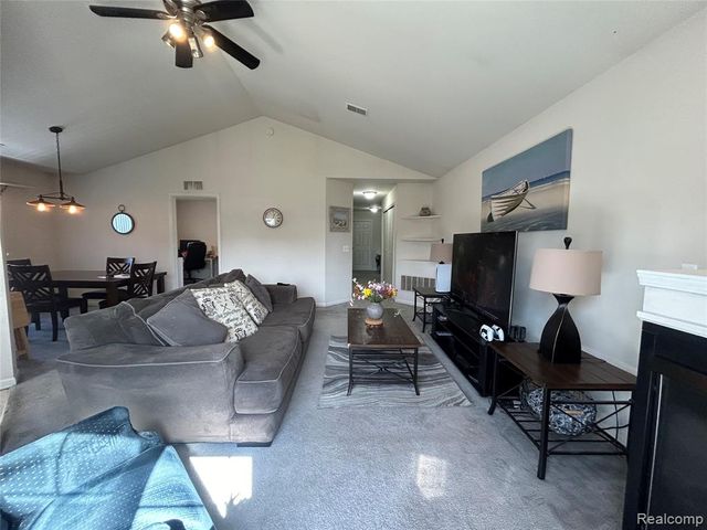 2204 Monarch Drive 61, Utica, MI 48316