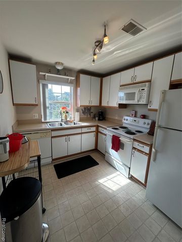 2204 Monarch Drive 61, Utica, MI 48316