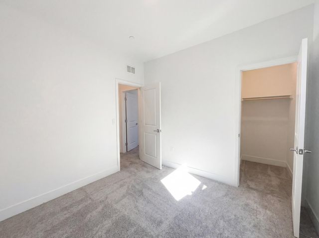 94 W San Diego Dr, Tracy, CA 95391