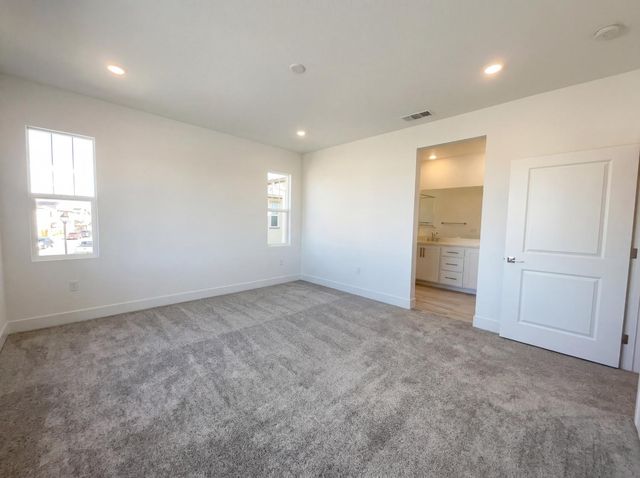 94 W San Diego Dr, Tracy, CA 95391