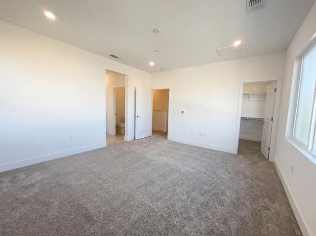 94 W San Diego Dr, Tracy, CA 95391