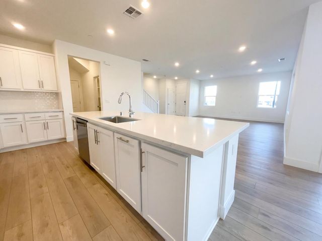 94 W San Diego Dr, Tracy, CA 95391