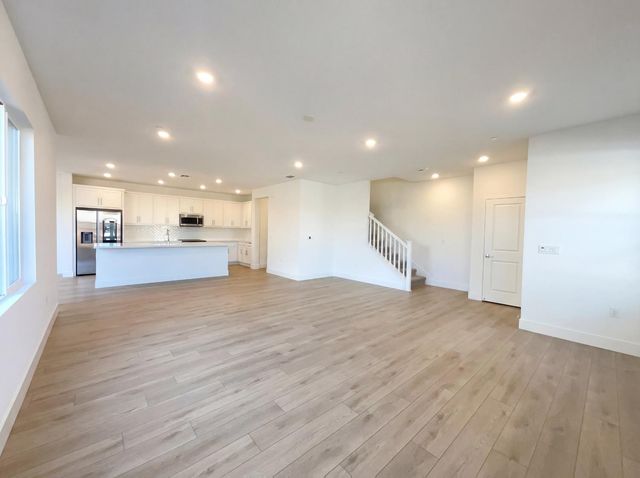 94 W San Diego Dr, Tracy, CA 95391