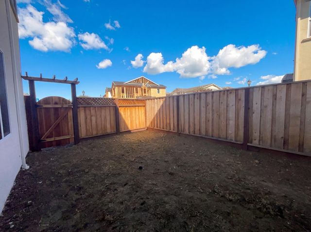 94 W San Diego Dr, Tracy, CA 95391