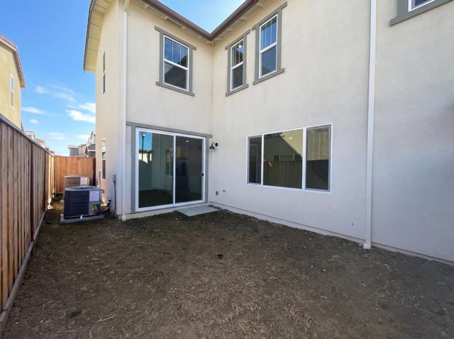 94 W San Diego Dr, Tracy, CA 95391