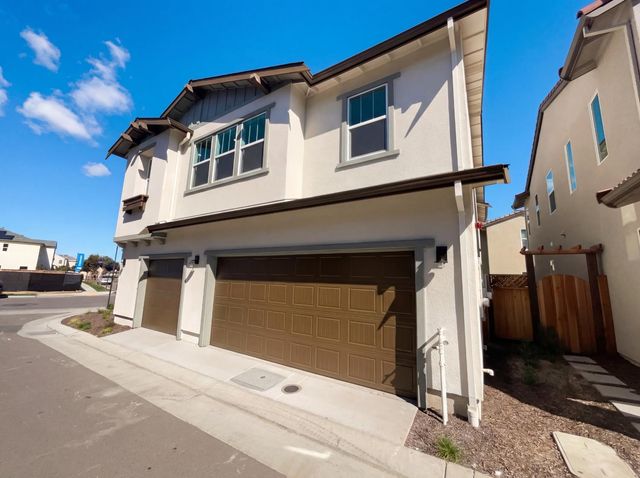 94 W San Diego Dr, Tracy, CA 95391