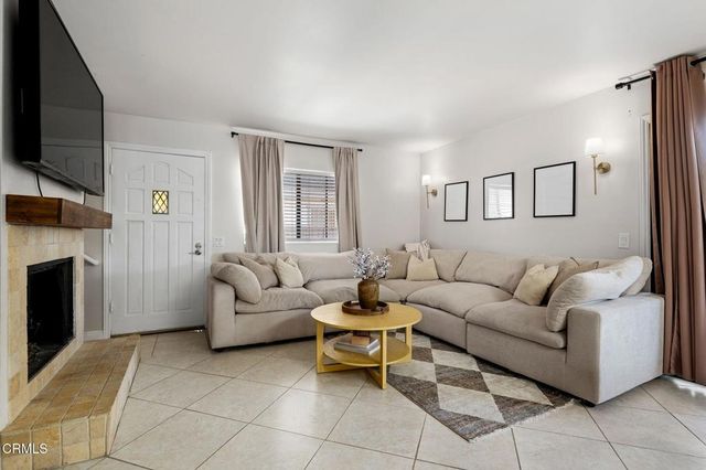 553 S E Street, Oxnard, CA 93030