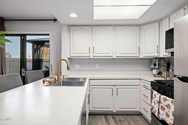553 S E Street, Oxnard, CA 93030