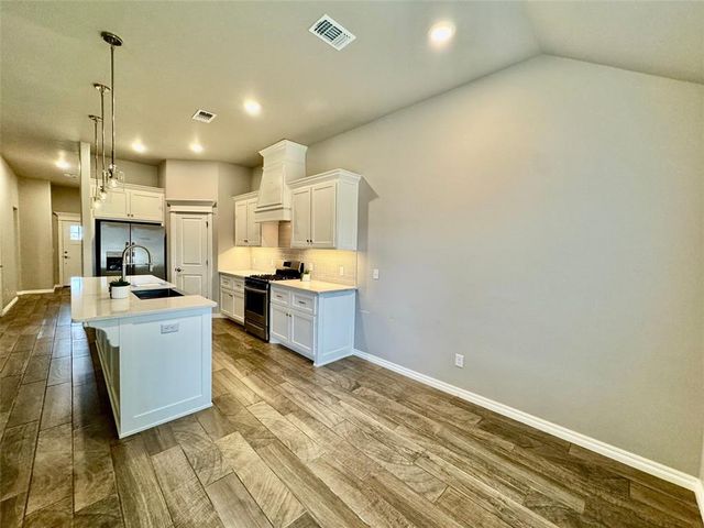 9001 Poppey Place, Yukon, OK 73099