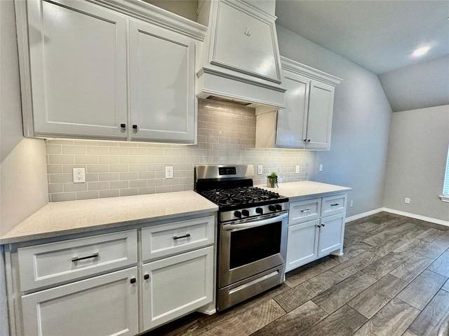 9001 Poppey Place, Yukon, OK 73099