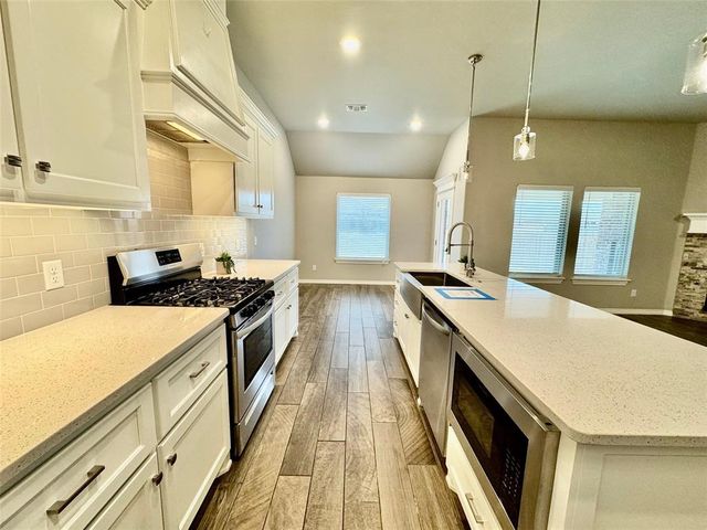 9001 Poppey Place, Yukon, OK 73099