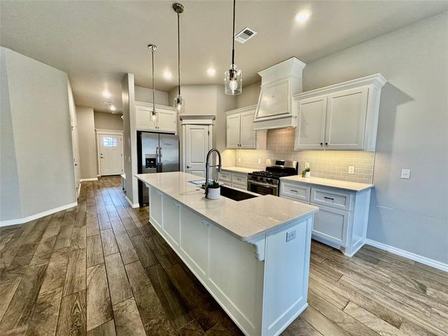 9001 Poppey Place, Yukon, OK 73099