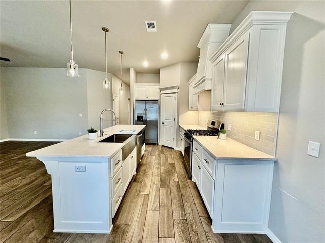 9001 Poppey Place, Yukon, OK 73099