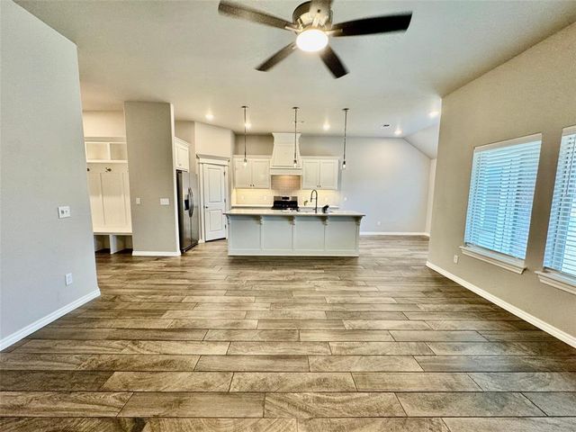 9001 Poppey Place, Yukon, OK 73099