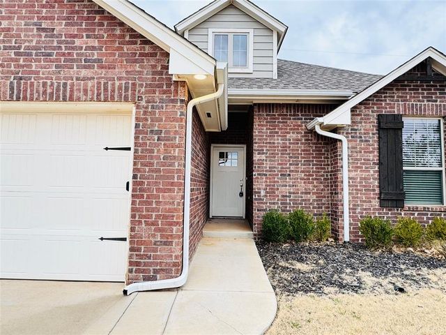 9001 Poppey Place, Yukon, OK 73099