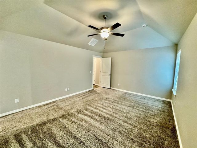 9001 Poppey Place, Yukon, OK 73099