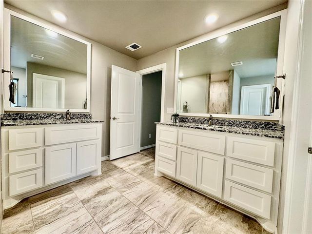 9001 Poppey Place, Yukon, OK 73099