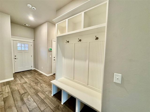 9001 Poppey Place, Yukon, OK 73099