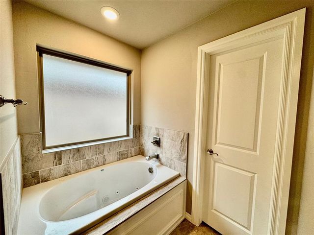 9001 Poppey Place, Yukon, OK 73099