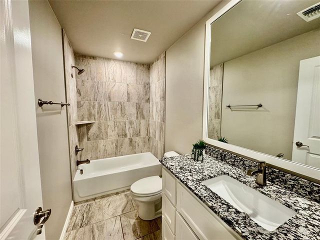 9001 Poppey Place, Yukon, OK 73099