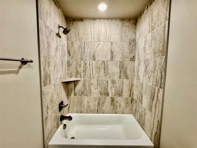 9001 Poppey Place, Yukon, OK 73099