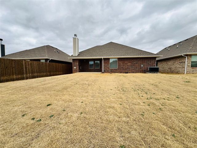 9001 Poppey Place, Yukon, OK 73099