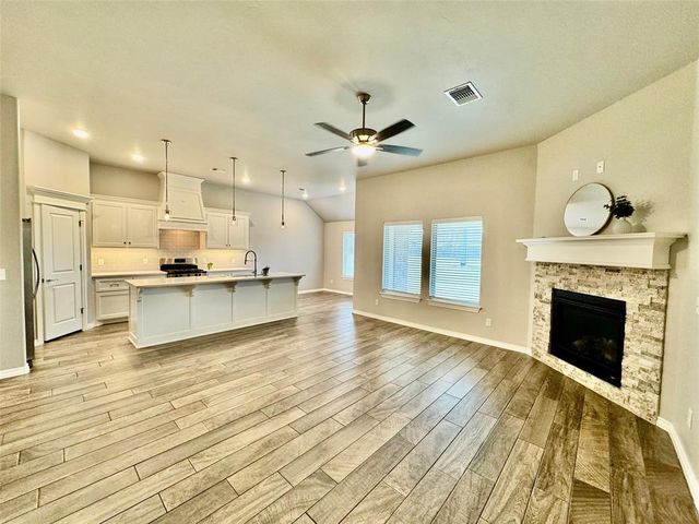 9001 Poppey Place, Yukon, OK 73099