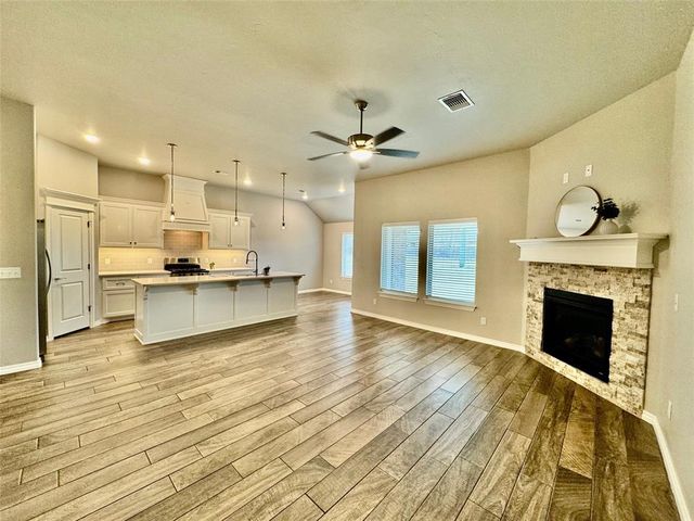 9001 Poppey Place, Yukon, OK 73099