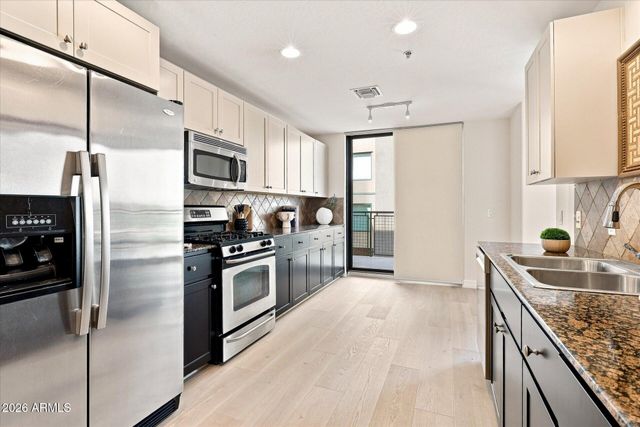 2302 N CENTRAL Avenue 313, Phoenix, AZ 85004