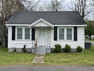 203 Kingwood Ave, Shelbyville, TN 37160