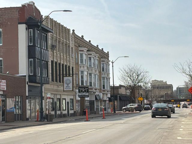 224 E Cass Street 1, Joliet, IL 60432