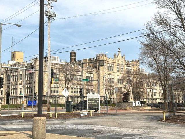 224 E Cass Street 1, Joliet, IL 60432