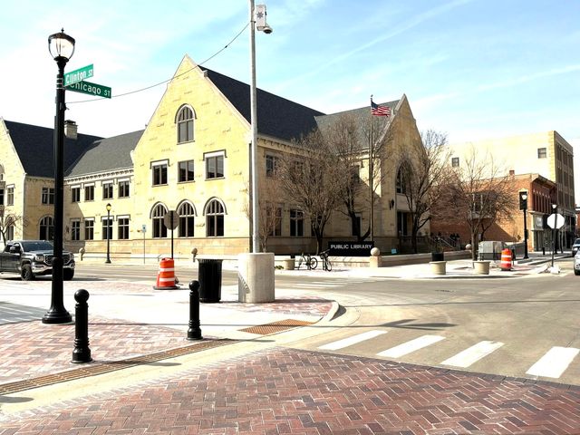 224 E Cass Street 1, Joliet, IL 60432