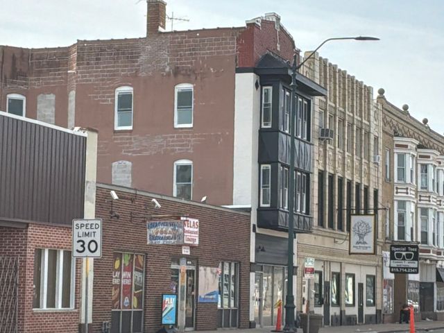 224 E Cass Street 1, Joliet, IL 60432