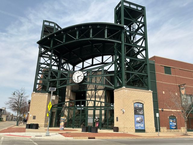 224 E Cass Street 1, Joliet, IL 60432