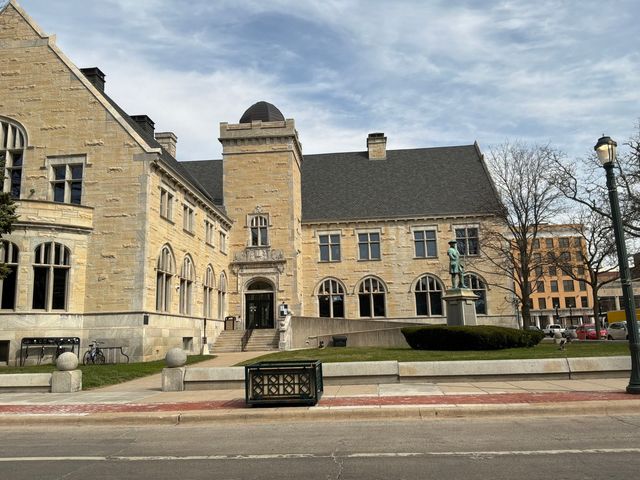 224 E Cass Street 1, Joliet, IL 60432